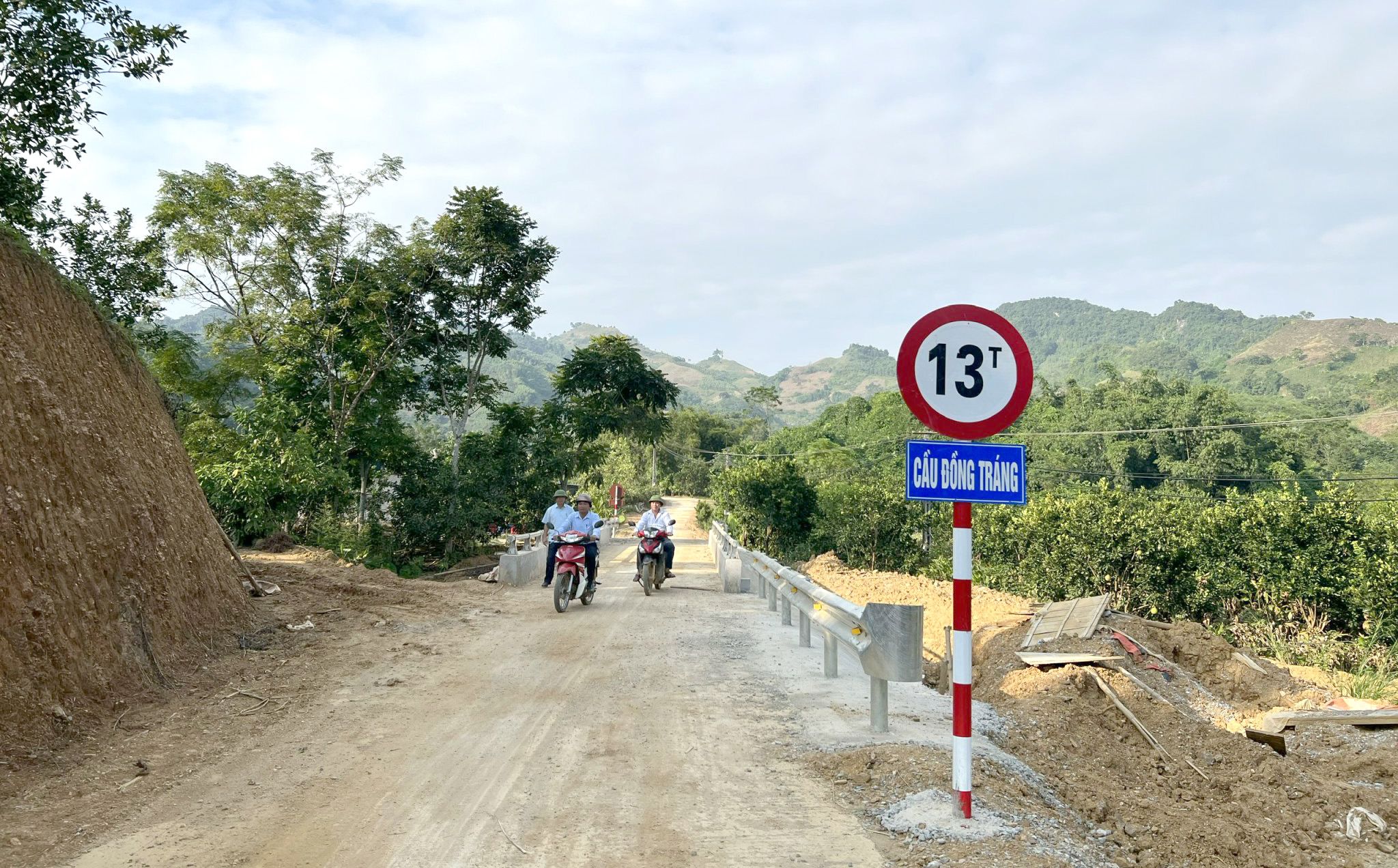 Cầu Đồng Tráng được xây dựng trong niềm vui của người dân thôn Tân Lập, xã Chiêu Yên (Yên Sơn).