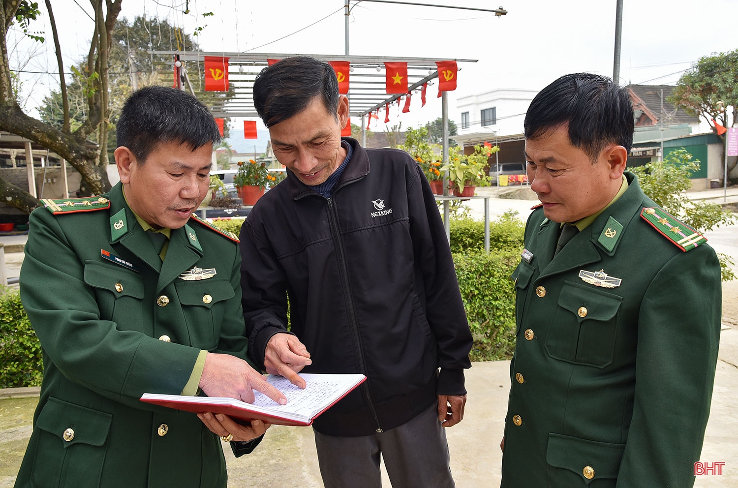 Ông Thân là “tai thính, mắt tinh”, là “cánh tay nối dài” của BĐBP, giúp các lực lượng chức năng bảo vệ biên giới, giữ gìn trị an thôn bản, nắm bắt kịp thời tâm tư, tình cảm của Nhân dân nói chung và đồng bào dân tộc thiểu số nói riêng.