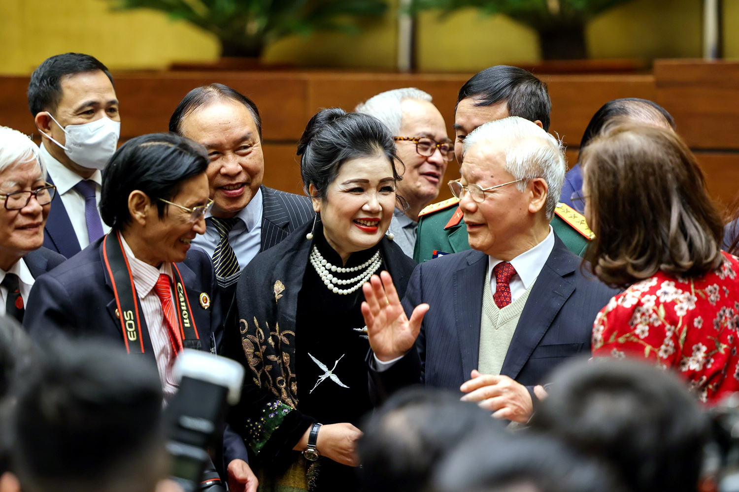 Tổng Bí thư Nguyễn Phú Trọng trò chuyện với các đại biểu tham dự Hội nghị văn hóa toàn quốc tại Nhà Quốc hội, ngày 24-11-2021 _Nguồn: vietnamnet.vn